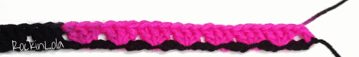 1 stand alone dc + 7 clusters in pink - Crochet tutorial - Marly Bird