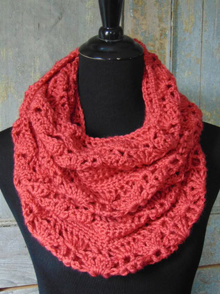 FREE Crochet Rouge Infinity Scarf-Pantone color of the year Living Coral