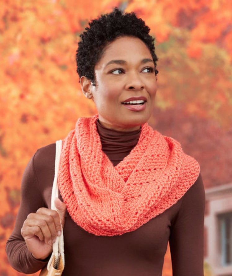 FREE Crochet Chevron Herringbone Cowl-Pantone color of the year Living Coral