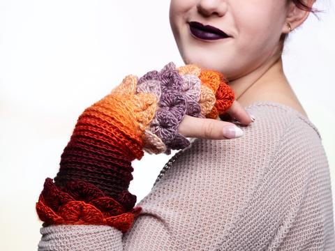 Crocodile Stitch fingerless gloves free crochet pattern