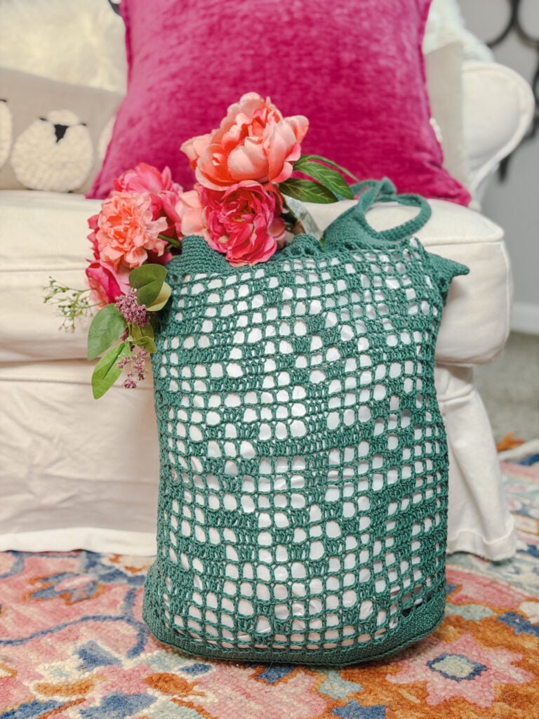 Farmer's Market Filet Crochet Bag styled with flowers - free modern filet crochet tote pattern by Robyn Chachula.